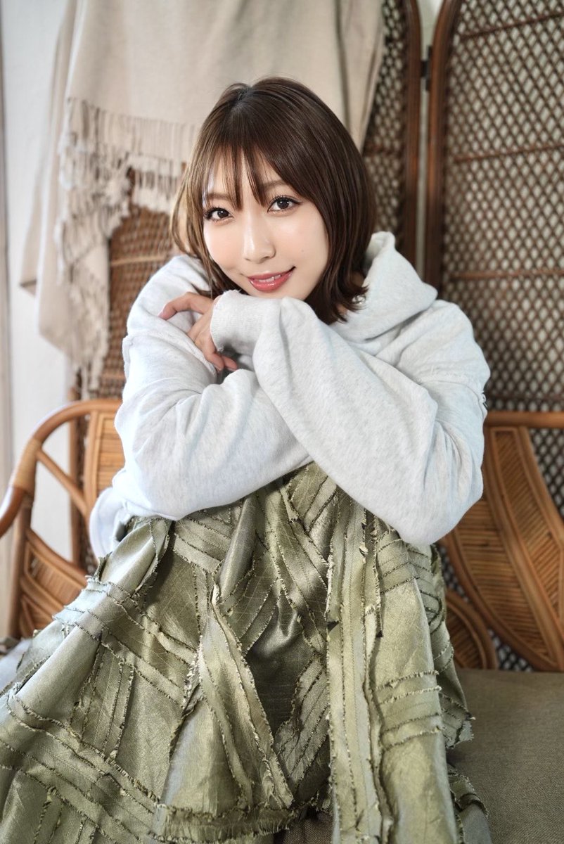 麻倉まりな@3/25 4th写真集発売㊗️ tweet media