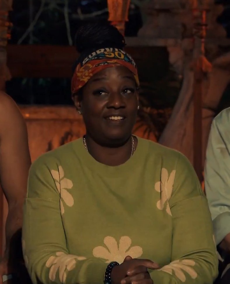 lTSJUSTBUSlNESS's tweet image. WEAR A GREEN SWEATER WITH WHITE FLOWERS IF YOURE A WINNER (cirie will win this season TRUST) #Survivor #Survivor50