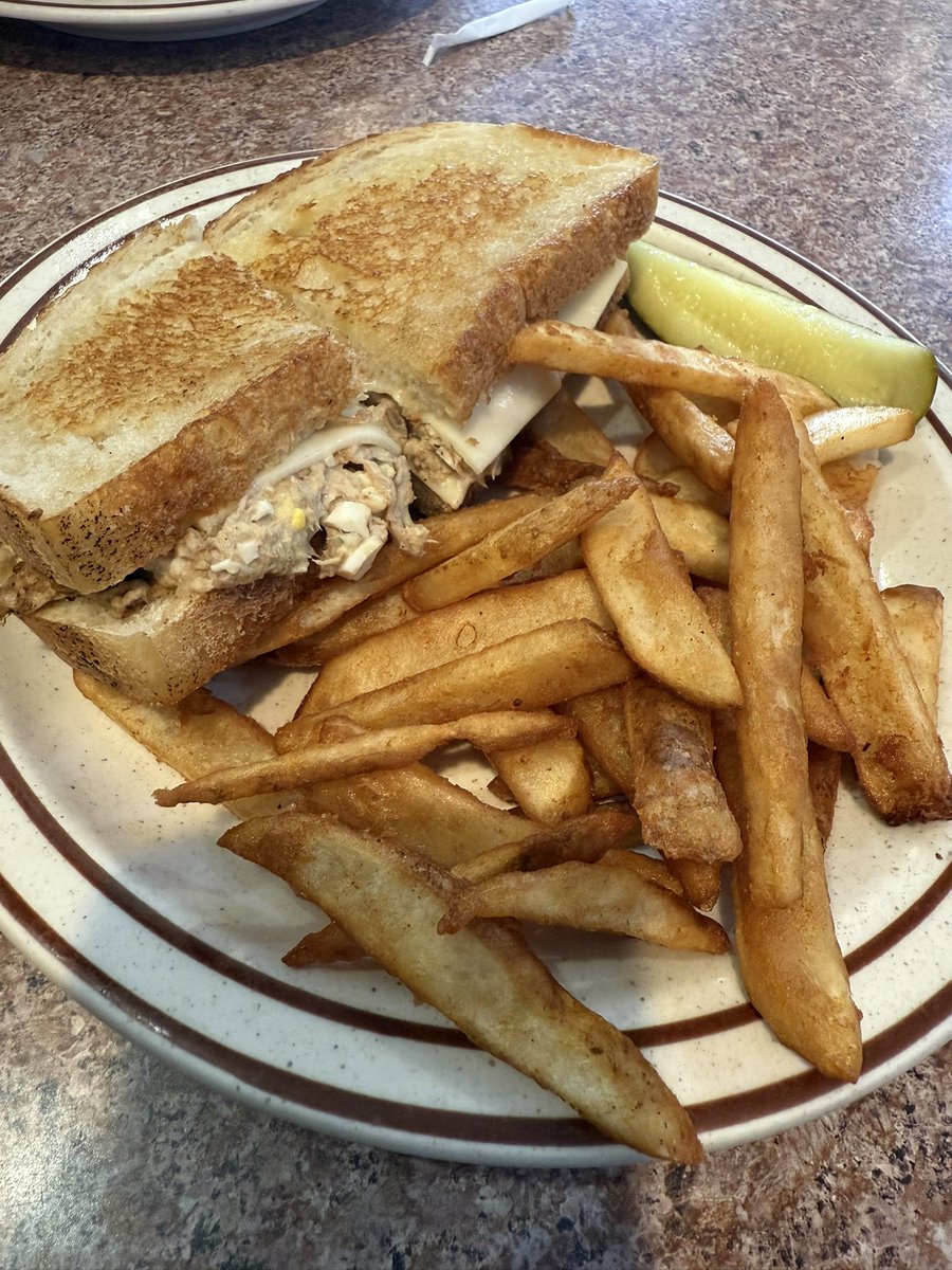 Kpoplover_93's tweet image. Best Tuna Melt I had ♥️😘😌❤️‍🔥😉😌 #tunamelt #sandwich #tunameltsandwich