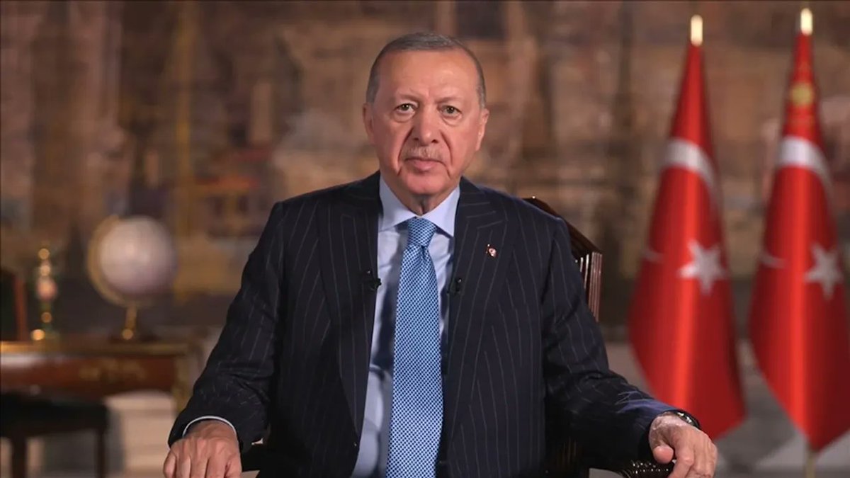 sarari2020's tweet photo. في مثل هذا اليوم قبل ٧٢ عامًا وُلد قائدٌ لم يكن رقمًا في التاريخ، بل مرحلةً صنعت الأمل وأعادت الثقة للأمة. من ريزه انطلقت إرادة النهوض… وثقتنا أن فجر العزة قادم وأن الأقصى سيُحرر بإذن الله.

#أردوغان #تركيا #الأقصى #فلسطين https://t.co/KEpQYMQymz