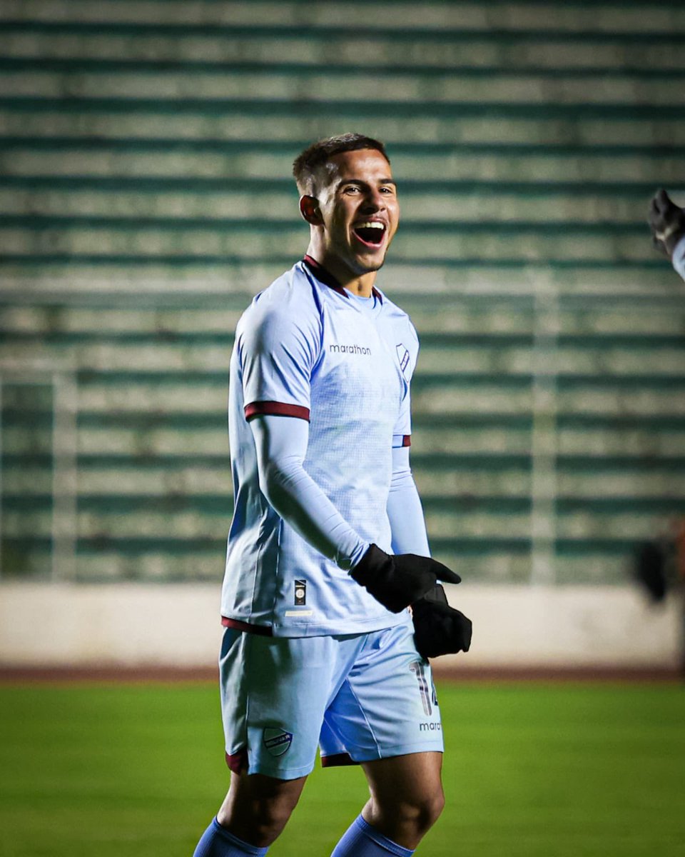 Avanzando firmemente <a href="/Bolivar_Oficial/">Club Bolívar</a>