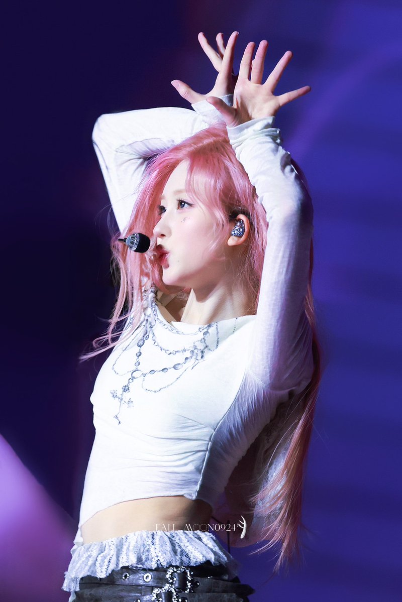 fallmoon tweet media