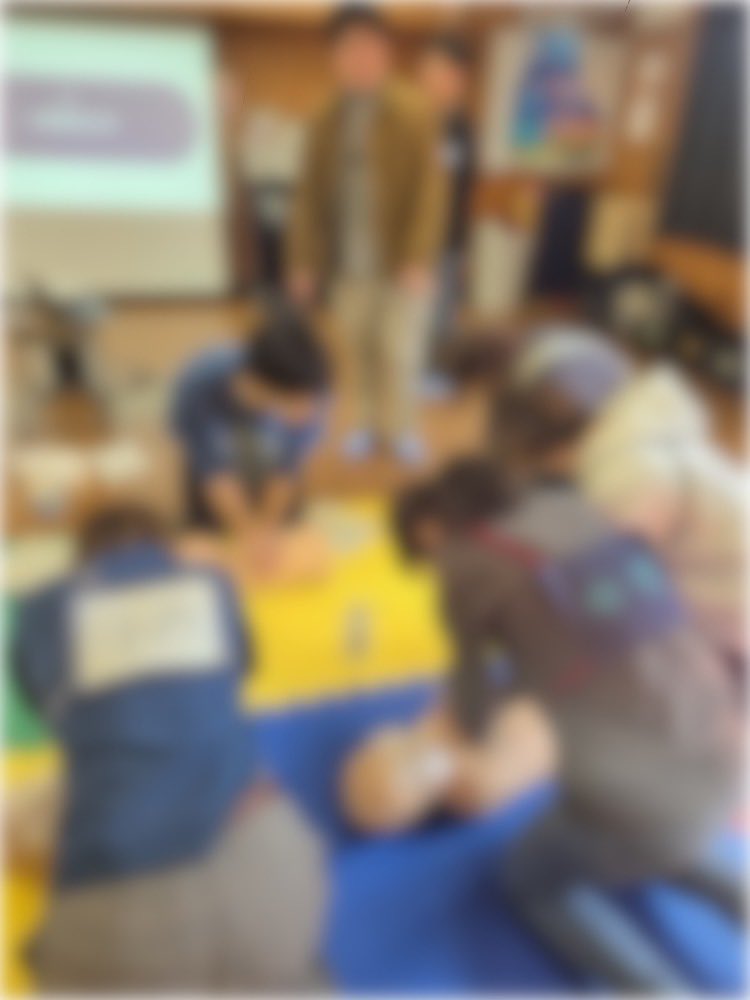 Wakamonobousai's tweet photo. 【保護者の方向け体験会】
「人工呼吸が鍵になる⁉︎こどもの救命法」
2月18日に神戸市本庄児童館で、保護者の方向けの小児救命講習を開催しました。
我が子のもしもに備えて、学んでいただきました。
#BLS #PBLS #小児 #救命講習 #神戸 #若者防災協議会 https://t.co/sq0dzNE3OV