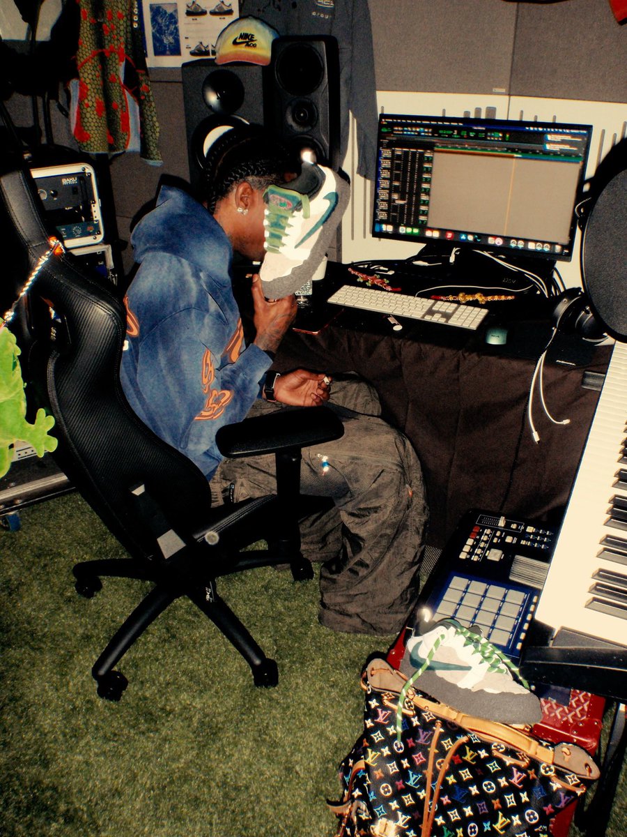 Sneaker4life tweet media
