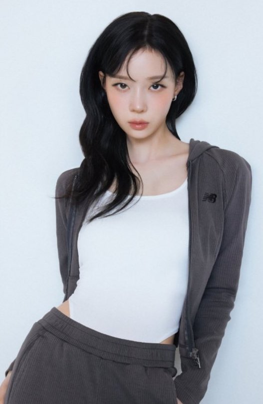 แม้แต่ new balance ชีก็ไม่ลืมที่จะเว้าเอว