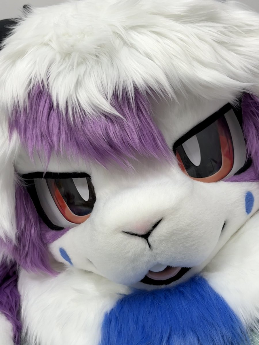 A rabbit that is being made🪡🧵

#fursuit #fursuitmaker #kemono #handmade