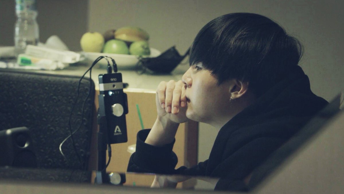 🐱: ผมจะเป็นเมมเบอร์ #BTS ตลอดไปครับ มีคนแนะนำว่าผมควรจะผันตัวไปเป็นโปรดิวซ์แบบเต็มตัว แต่ผมไม่คิดจะทำแบบนั้น ผมไม่มีความรับผิดชอบพอที่จะรับหน้าที่เพื่อใคร ผมชอบที่จะเป็นส่วนหนึ่งของ #BTS ครับ