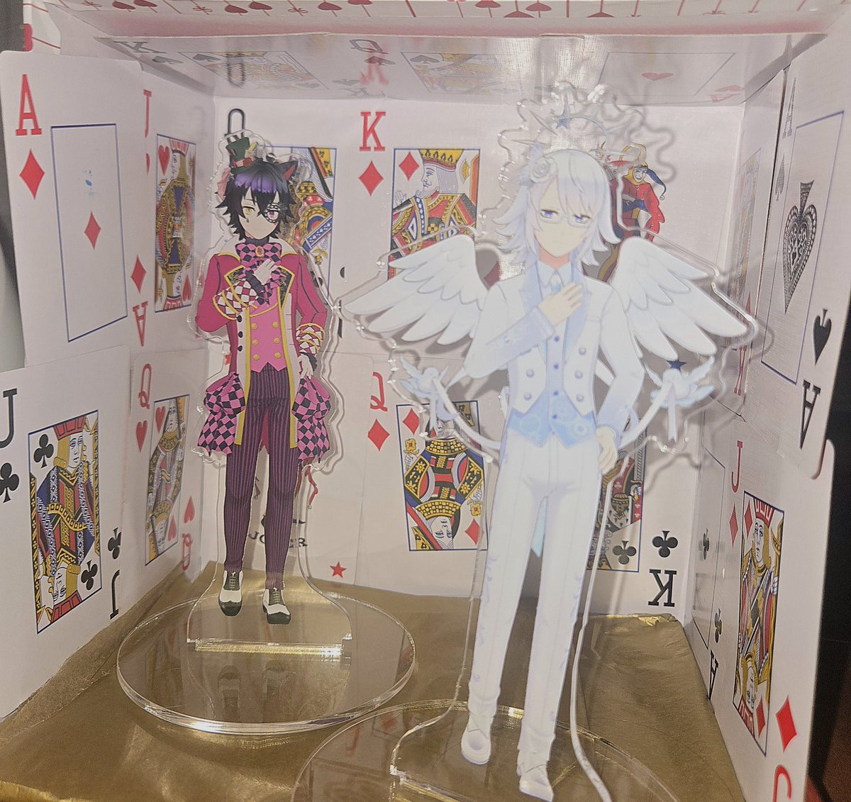 GreyishKki94759's tweet photo. An angel has blessed me today and his name is @kasuga_vtuber 🪽🤍 Both turned out so well, but I think we know which standee is my favorite. The seraphim details are so lovely. #realityapp #realityoutfit #fypシ #vtuber #reality_app https://t.co/wUzzVO8jRF