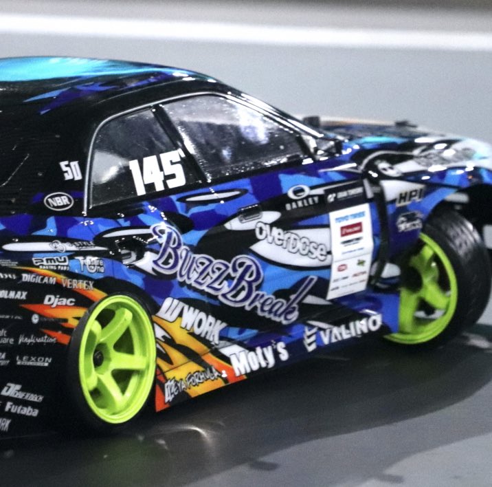 会場に鳴り響く音が心地よく
没頭できる場所がある。

組み上げたマシンを走らせる喜び。
そして今日こそはと言う挑戦！

メカニックとして、そしてドライバーとして
BuzzBreakは貴方を最高のステージへ送り込む‼️

楽しさは無限大、挑戦は熱くさせる。

#buzzbreak 
#rcパーツ 
#熱くする