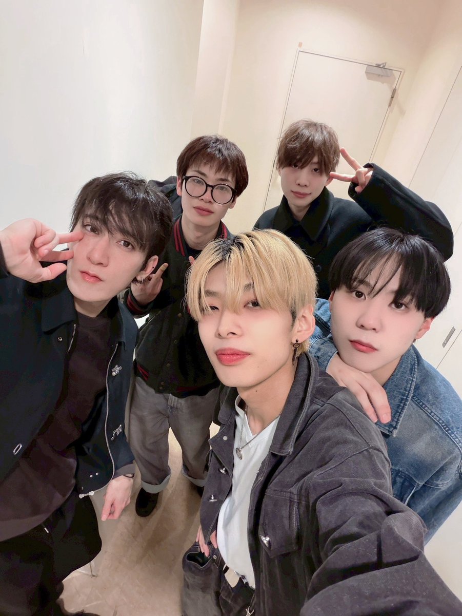 🎭 VOLTEQ

2/28に向けてたくさん準備しているので
ぜひ応援しに来てください⚡️

#VOLTEQ #볼텍 #ヴォルテック #SUNOWA #스노와 #LEO #레오 #JUNE #준 #TERUTO #테루토 #HARU #하루 #KStageO #Seoul_of_Tokyo #KPOP #新大久保 #신오쿠보 #보이그룹