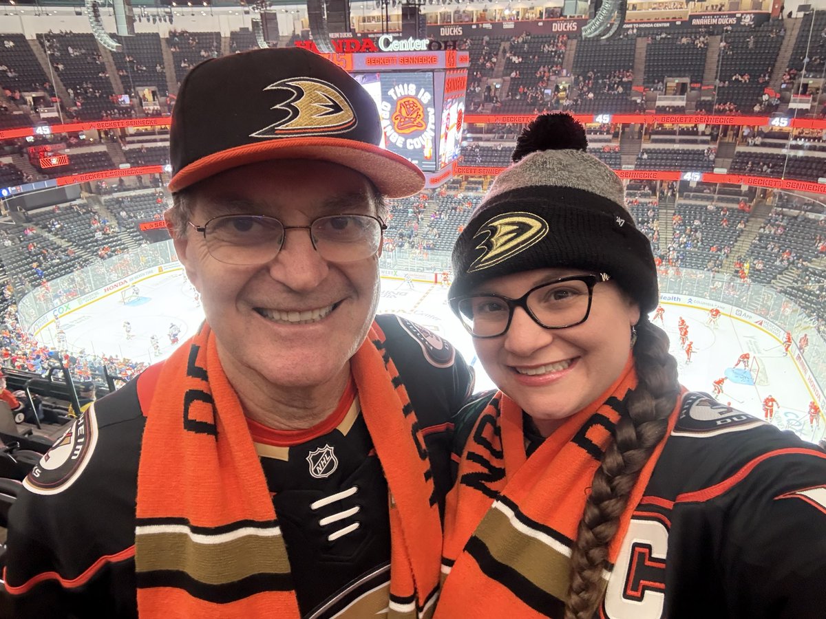 ms_random_mo's tweet photo. Lunar New Year Night! Let’s go @AnaheimDucks 🏒 #FlyTogether https://t.co/vIUndBBEoF