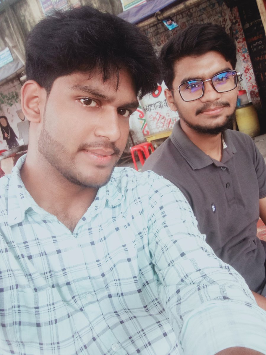 MdAlAmin_0's tweet photo. সত্যিকারের বন্ধু কখনো বদলায় না, সময় বদলায় পরিস্থিতি বদলায় কিন্তু তার ভালোবাসা আর বিশ্বাস একই থাকে। যে বন্ধু তোমার সফলতায় গর্ব করে,আর ব্যর্থতায় সাহস দেয় সেই মানুষটাই জীবনের আসল সম্পদ। বন্ধুত্ব মানে প্রতিদিন কথা বলা না, বন্ধুত্ব মানে দূরে থেকেও মনে মনে সবসময় পাশে থাকা ❤️ https://t.co/g7swRxLjCc