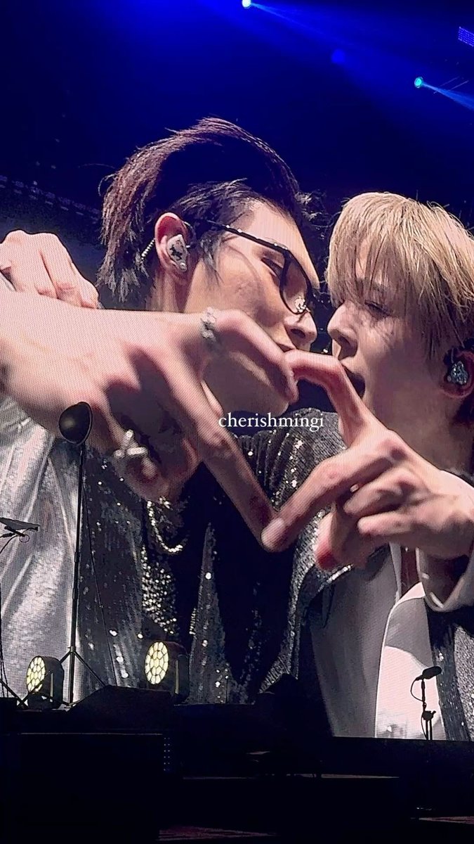 yungiyaoi's tweet photo. i just know mingi wanted to kiss him here https://t.co/bOzvbmboif