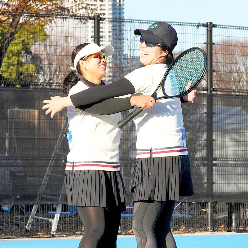 zenkokuladies's tweet photo. 【PR】ソニー生命

「青春は10代だけだと思っていた。でも、ここにもあった」

アマチュア女子テニス最高峰の大会で全国優勝。二連覇も達成🏆

熱戦を勝ち抜いた優勝チームが語る信頼と感謝。選手の情熱を支えるサポーターの思い。その舞台裏とは？