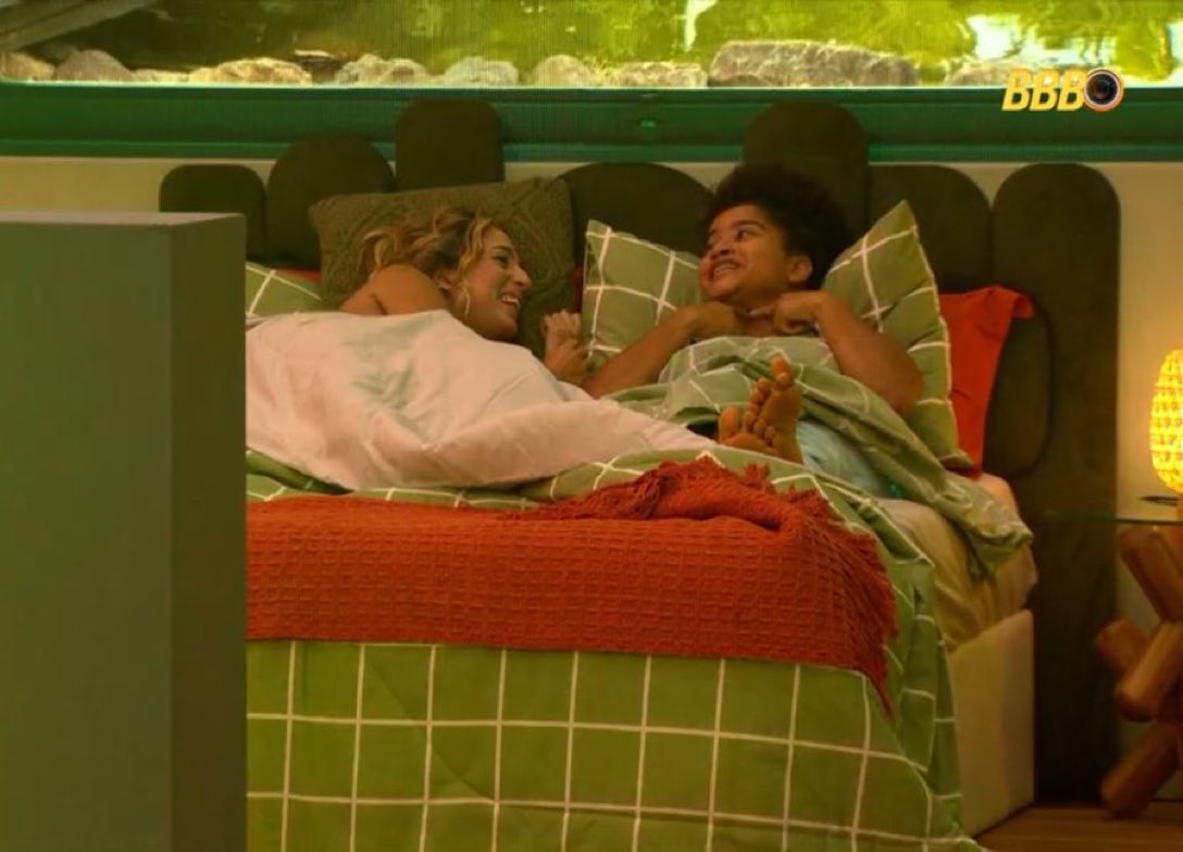 eu e a minha de fé, na nossa noite do pijama, com um bom skincare e muita fofoquinha, saudades de viver isso na 5ª série 😕

#NIVEAnoBBB #BBB26