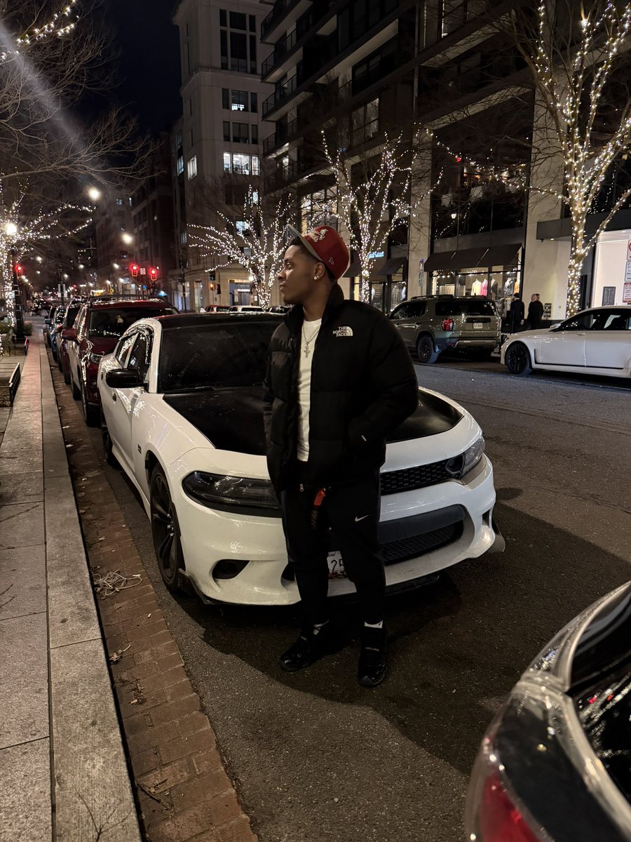 twinn2x's tweet photo. i’m just a chill guy https://t.co/uYRY0x3UpG