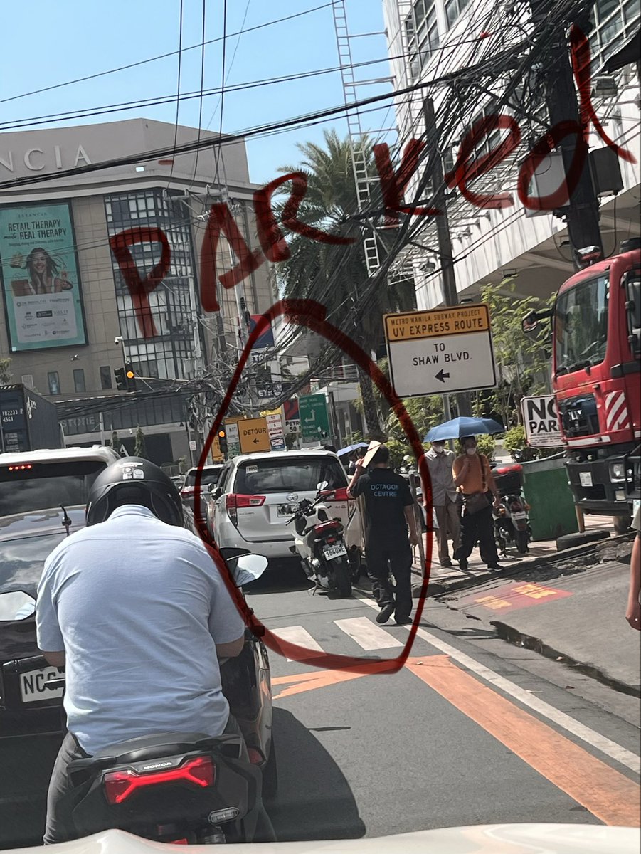 ddel07's tweet photo. @MMDA parked vehicles along an no parking zone. meralco ave. As usual. 
in front of a police station. Causing more traffic. https://t.co/ED5Gu3ZHRc
