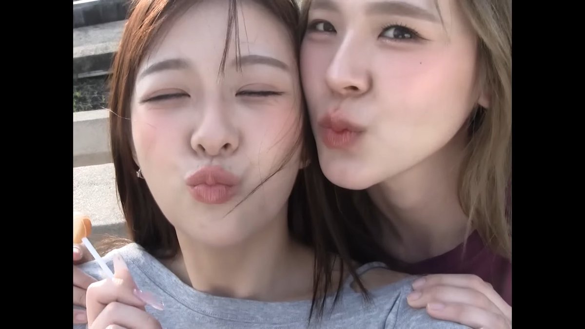 #LovesEchoes
#JuneMewnich #จูนมิวนิค

June y Mewnich han comentado ambas que están nerviosas, esta es la primer serie donde tomarán los roles principales como pareja, June ha dado a entender que cuando eres el centro de la historia, tu trabajo es muy importante. Sin embargo,