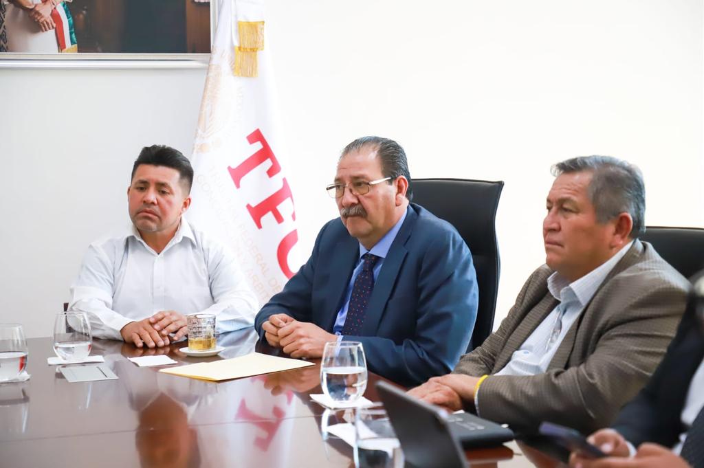 El Magistrado Presidente del <a href="/TFCA_mx/">Tribunal Federal de Conciliación y Arbitraje</a> Cristóbal Arias Solís recibió al Coordinador de los Diputados Federales del Partido del Trabajo Reginaldo Sandoval Flores, para una reunión de trabajo.
facebook.com/share/p/1QRAoa…