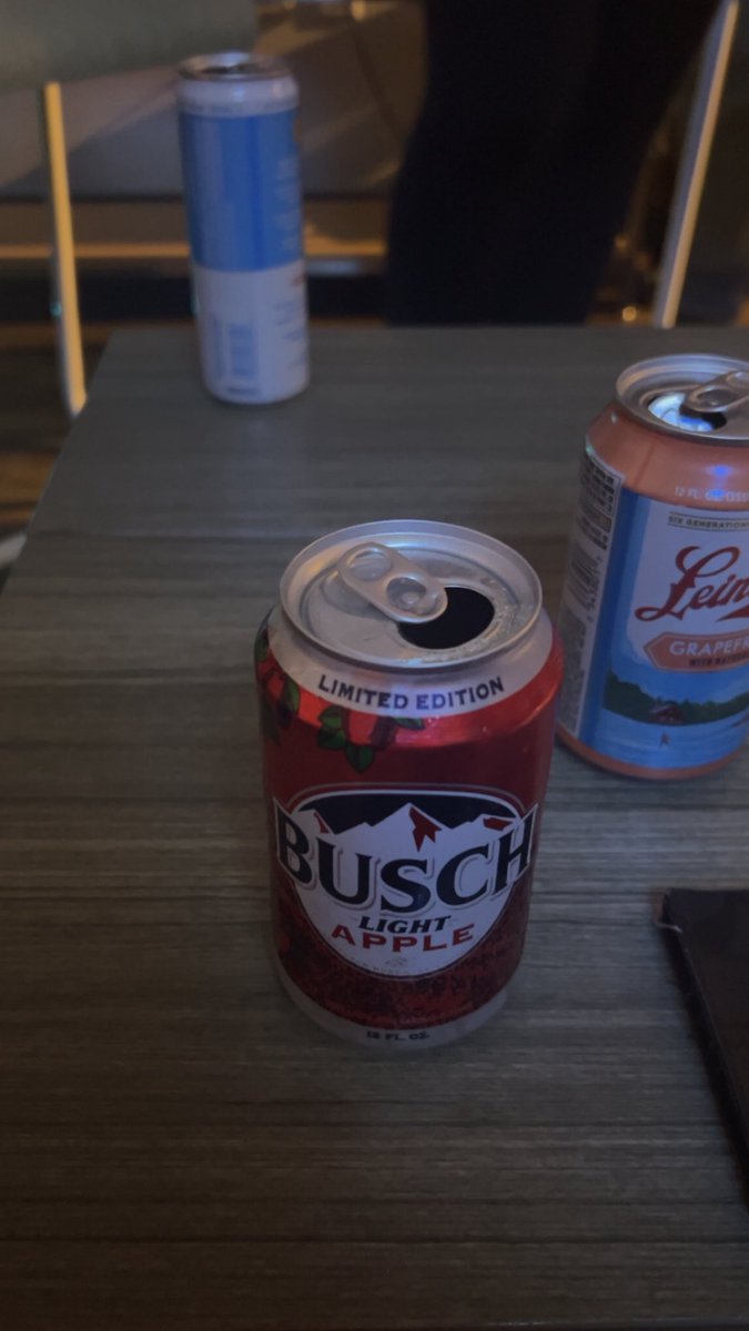 Fredsmith0158's tweet photo. Fredrick opened a chest and found a gold scar. @TheSchemerhorn is sippin this as we speak. https://t.co/VWchDvai2g