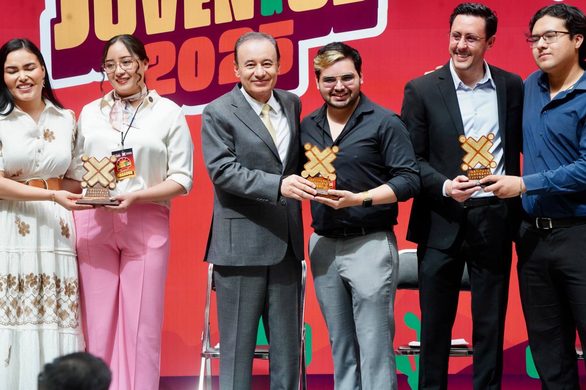 En el Premio Estatal de la Juventud reconocimos a jóvenes que con su talento, esfuerzo y vocación inspiran a todo Sonora.

Cada historia representa trabajo, disciplina y ganas de transformar su entorno.

Felicidades a todas y todos los galardonados; son ejemplo y orgullo para