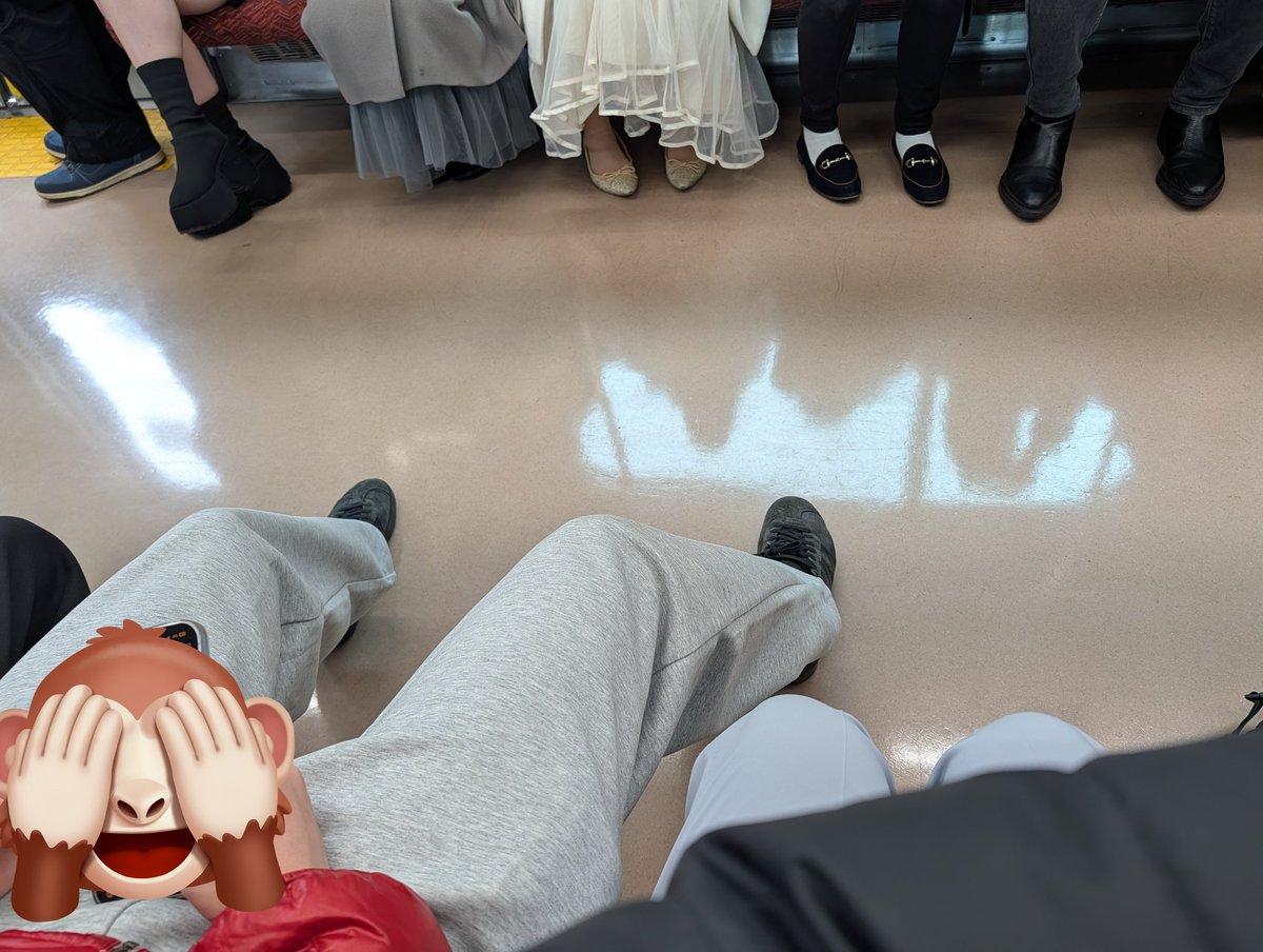 yanagi_noki104's tweet photo. 足長いんだなあ🙈 https://t.co/uxlIWXKjgq