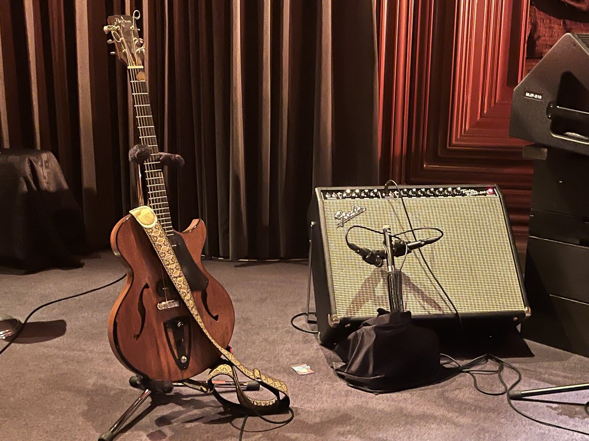 Rozeprog's tweet photo. 一昨日、暖かい日に東京丸の内コットンクラブでここ十年大好きなギタリスト🎸Gilad Hekselmanを観ました。いやあ良かったです。もっと前から観たかった。
#giladhekselman #cottonclub #jazzguitarist https://t.co/UlqVIOSefM