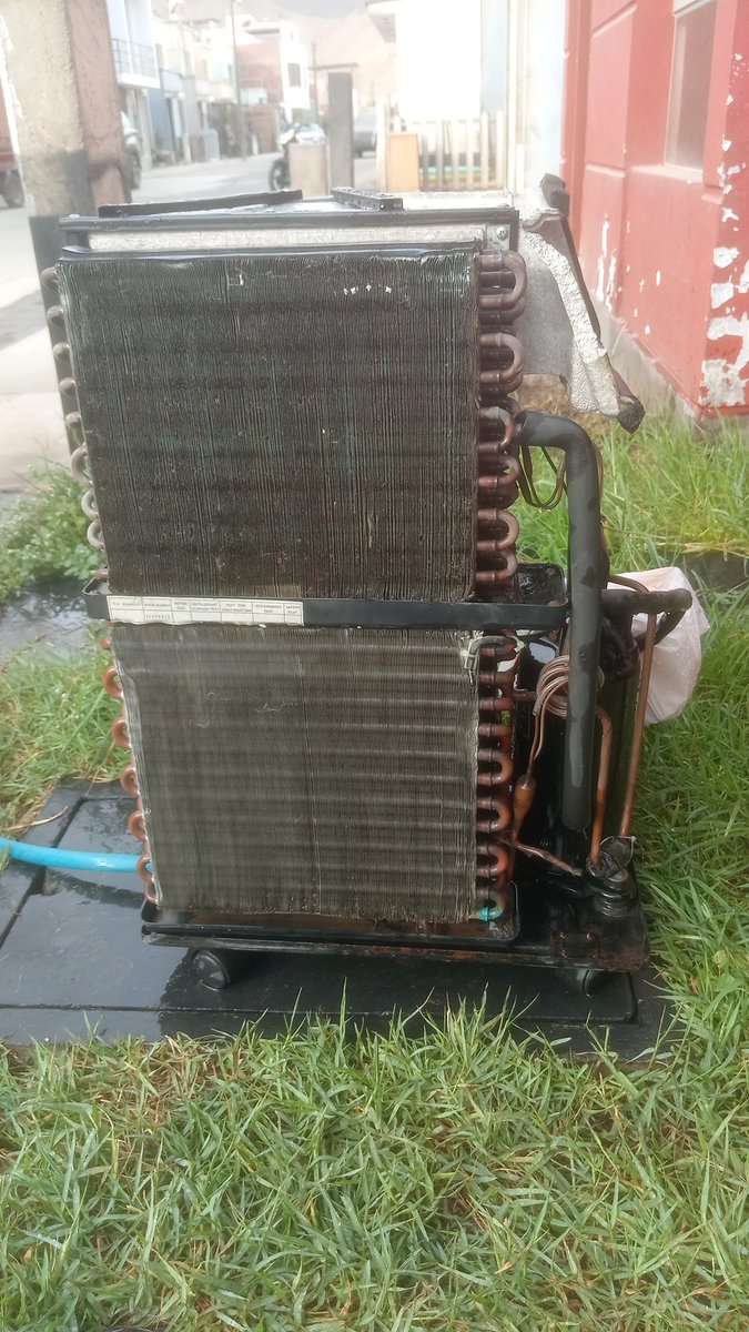 SigProyectos's tweet photo. Reparación y mantenimiento de un aire acondicionado portátil de la marca ALFANO. WhatsApp 947802349. https://t.co/gMt8zuhxzu