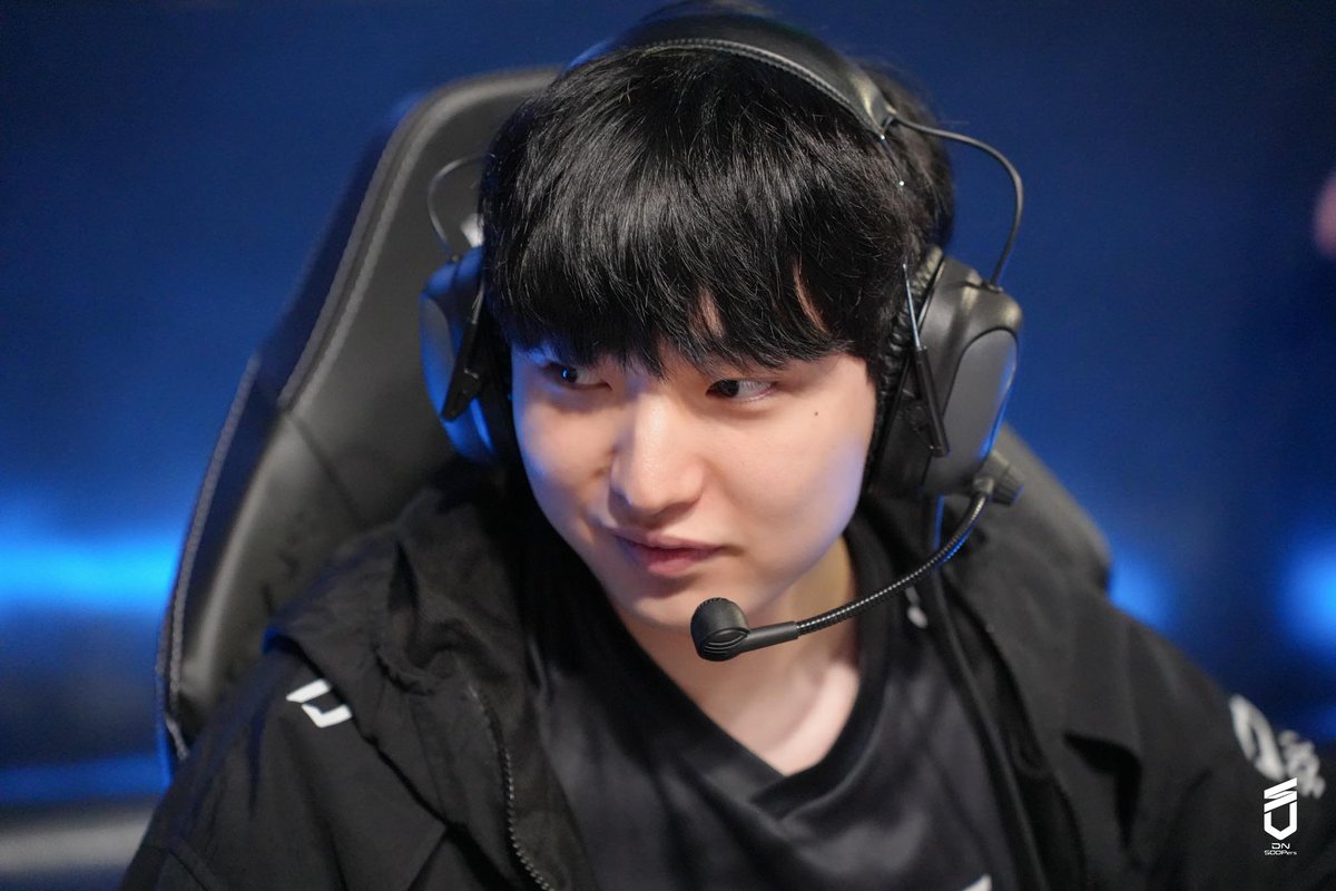 [𝗦𝗢𝗢𝗣𝗲𝗿𝘀 𝗕𝗲𝗵𝗶𝗻𝗱 📸 -𝗟𝗖𝗞 𝗖𝗨𝗣 𝗣𝗟𝗔𝗬𝗢𝗙𝗙𝗦 𝟮.𝟮𝟬 🆚 𝗗𝗞]

DN SOOPers 선수단의 LCK CUP PLAYOFFS 경기 현장 👀
DN SOOPers의 LCK CUP 응원해주신 팬 여러분들 감사합니다💙

🔽비하인드 보러가기🔽
sooplive.co.kr/station/freecs…

#STAYSHARP #DNS #DNSWIN