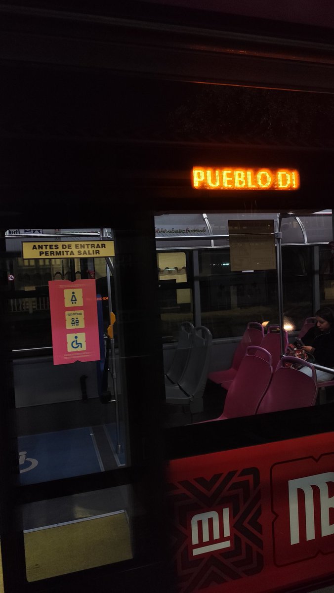 suatuamua's tweet photo. @MetrobusCDMX Gracias por confirmar. La unidad trae anunciado Pueblo Santa Cruz Atoyac cuando no lo es https://t.co/x9QcqRwfZp