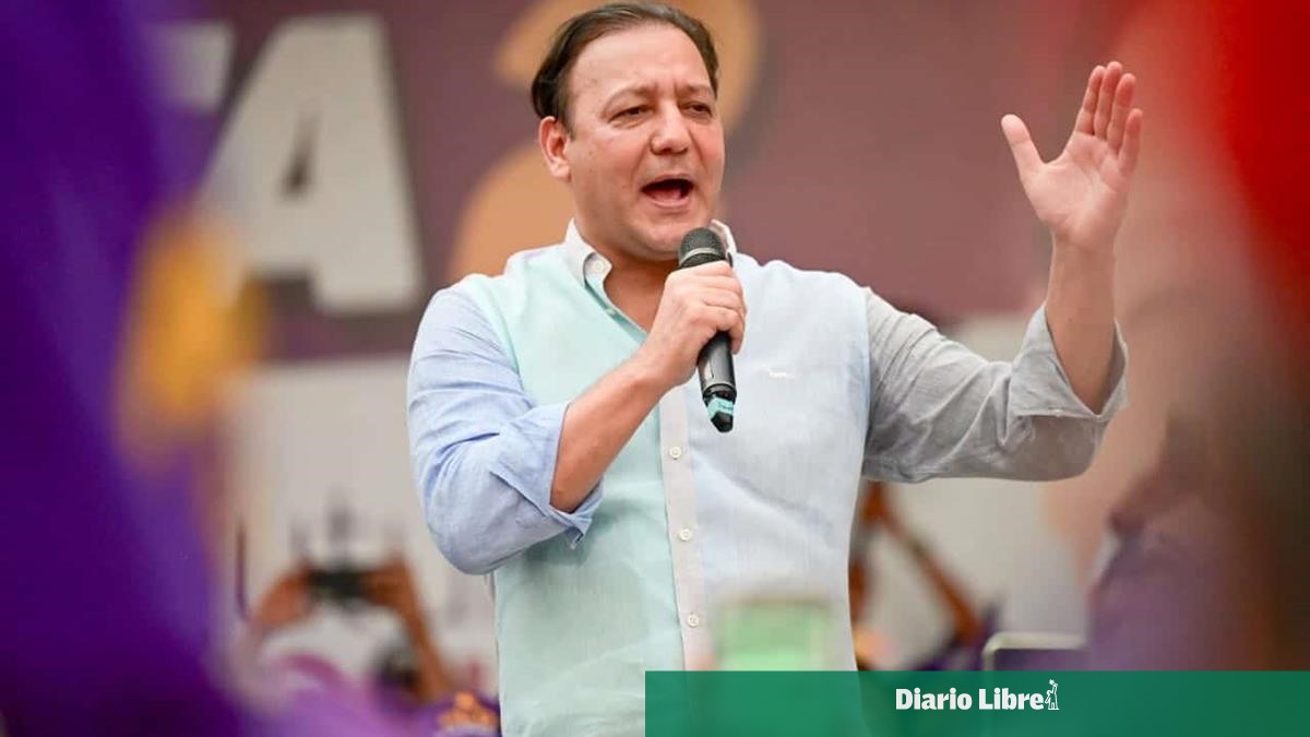 DiarioLibre's tweet photo. 🗳 |#PolíticaDL| Abel Martínez reafirma su permanencia en el @PLDenlinea y aclara que su decisión de no inscribirse en el proceso interno busca respetar los plazos legales. El dirigente asegura que su compromiso con el país es innegociable.
🔗 https://t.co/o9Ct2472Tu

#DiarioLibre #AbelMartínez #PLD #PolíticaRD #Elecciones2028