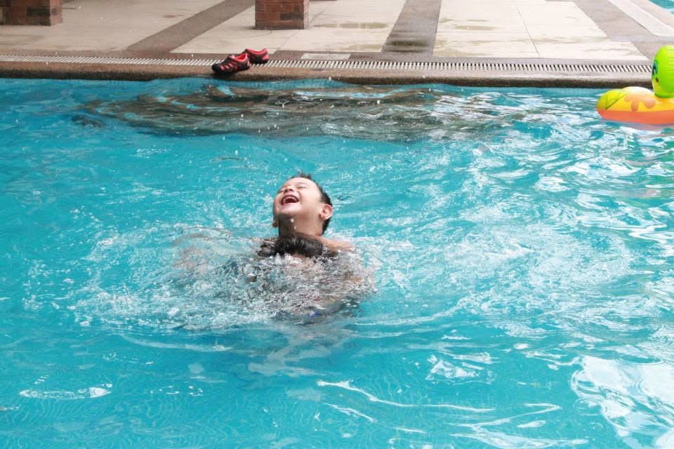 and thats why i was drowning fr… ang bigat nyang bata tas mahilig magpabuhat!!!!