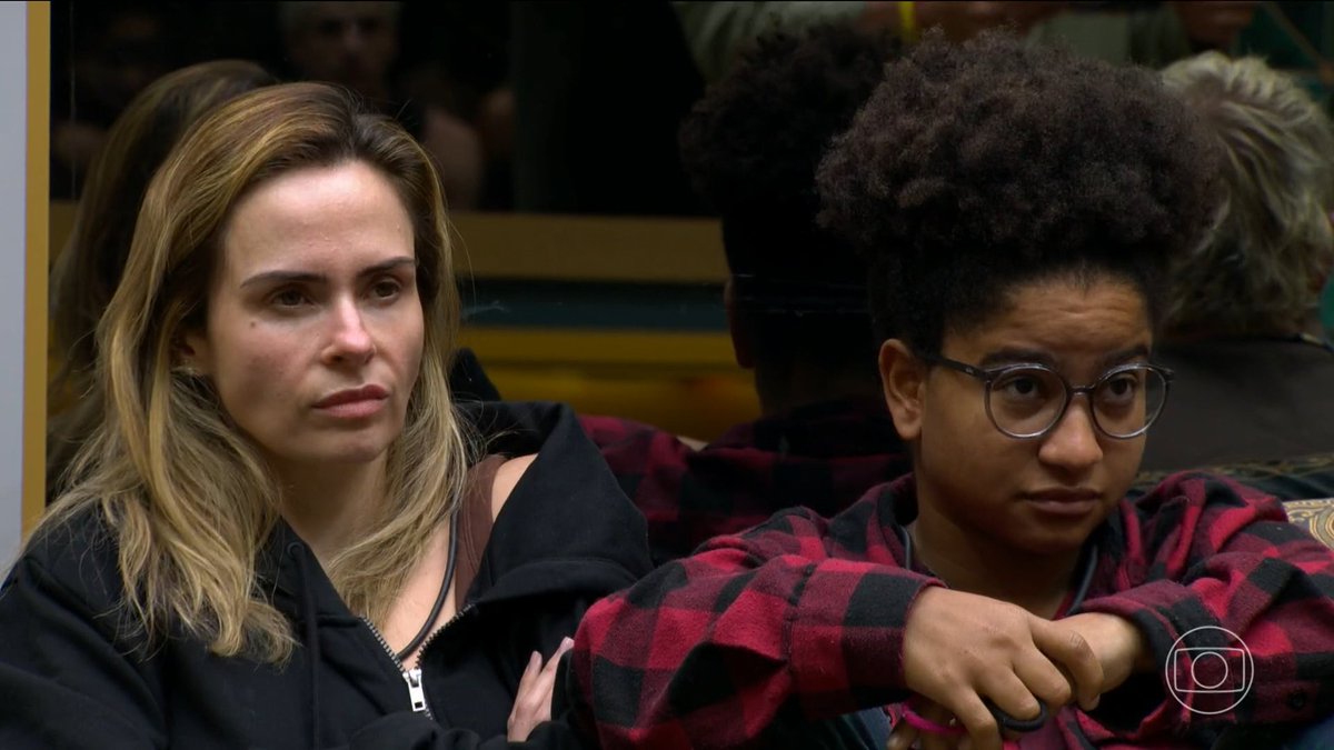 roboreborn's tweet photo. Em 26 edições de Big Brother a gente nunca viu duas participantes descumprirem todas as regras do programa sem qualquer atenção nem punição. Que merda que esse negócio se tornou. https://t.co/ilsmTzlET1