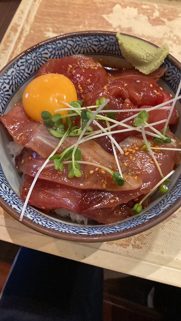 meshinow's tweet photo. カツオと赤サバのユッケ丼980円なう https://t.co/gS6IyLOJKz