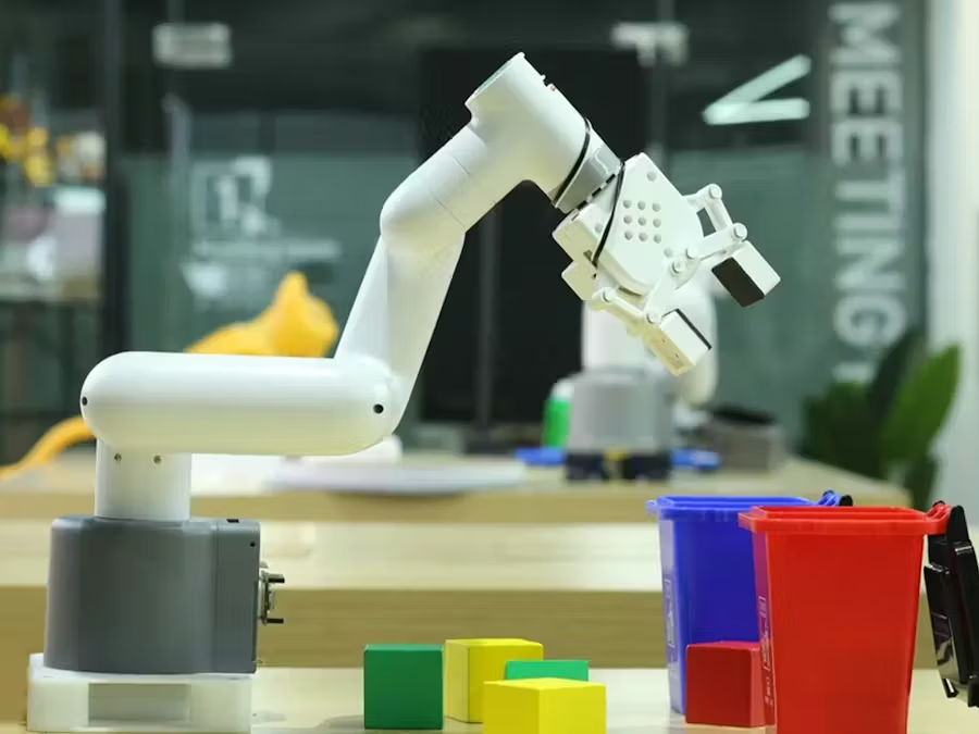CobotMy's tweet photo. ใRobo SpotlightใThe 6-DOF desktop #roboticarm #myCobot 280 for Arduino supports #ArduinoUno, #Mega2560, and #MKR WiFi 1010 โ but how do you choose?๐ค๐Find the right board for your #DIY project๐https://t.co/3NnJIjorFX #Arduino #Robotics #TechGuide #maker https://t.co/ZimXmbUEh0