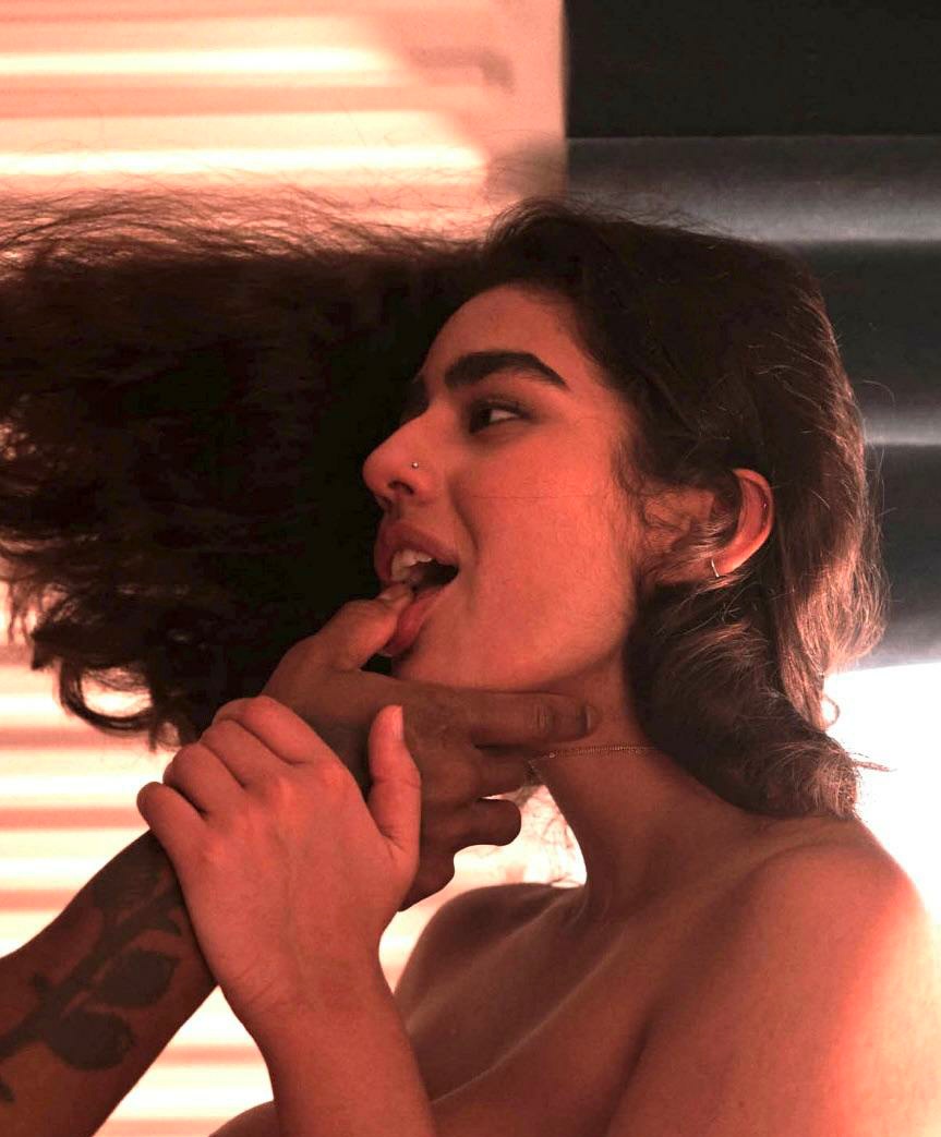 Potta Me: orey ketta ketta kanava varuthu da

Bull roomate : enna di ketta kanavu

Me : yaroo ...en vaila sun*i ah vittu ahh adi thonda varaikkum okka*ra mari kanavu varuthu da

Bull : Ivlo thaana ithu elam unaku sakajam di...sari .. pesanathu pothum... moditu kaala viri di..