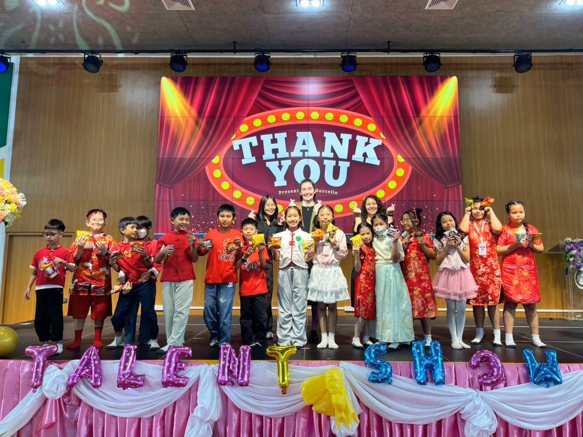 BFITSThailand's tweet image. Who says the term’s already over? 🌟 Our bright young learners are still shining through the Talent Show &amp;amp; Handwriting Contest — with the VRU BFITS Program &amp;amp; our partner school’s Thai staff supporting every step 🧡

#VRU #BFITSProgram #ShineWithBFITS #JoinVRU #TeachInThailand 🇹🇭
