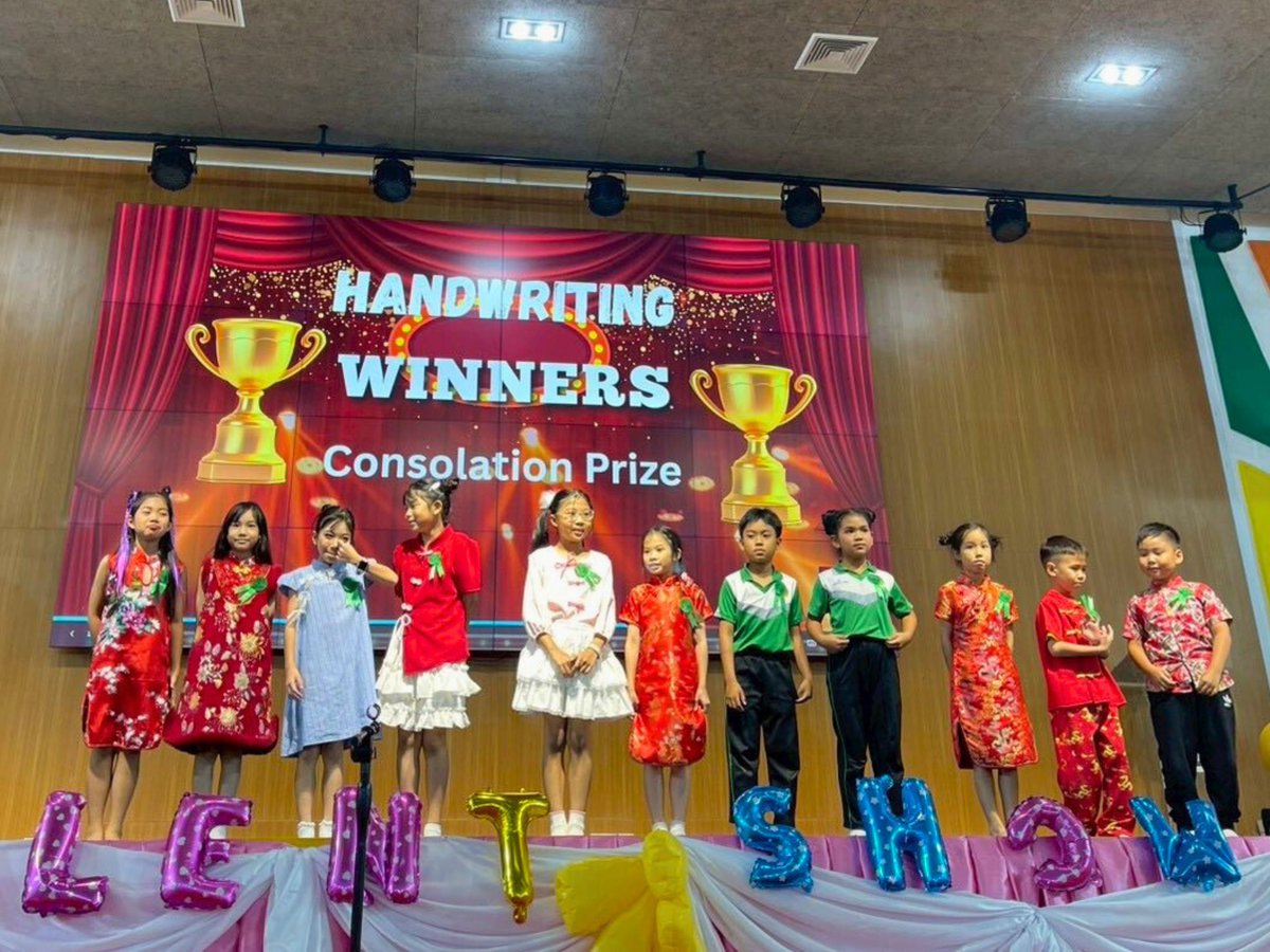 BFITSThailand's tweet image. Who says the term’s already over? 🌟 Our bright young learners are still shining through the Talent Show &amp;amp; Handwriting Contest — with the VRU BFITS Program &amp;amp; our partner school’s Thai staff supporting every step 🧡

#VRU #BFITSProgram #ShineWithBFITS #JoinVRU #TeachInThailand 🇹🇭