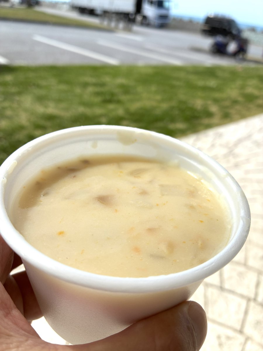gaianttrevally's tweet photo. ミス・沖縄のナス・ミソ
冬季限定のクラムチャウダースープを添えて😋🐴
＃沖縄弁当 ＃那覇 ＃楚辺 ＃ダージリン ＃1987年生まれ39歳 https://t.co/TjeYj2Edba