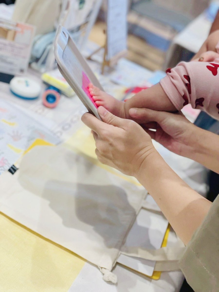 boonlab_ai's tweet photo. 3月8日は、和歌山マリーナシティで
手形足形バッグづくりワークショップ
に参加してきます🛍️✨

テントの外は
わんちゃん🐶ねこちゃん🐱子ども達が
王子様やお姫様に仮装してパレード😍
　
親子で今に目を向け
これからを支える
大切な時間が届きますように。 https://t.co/b9lEjKOWwP