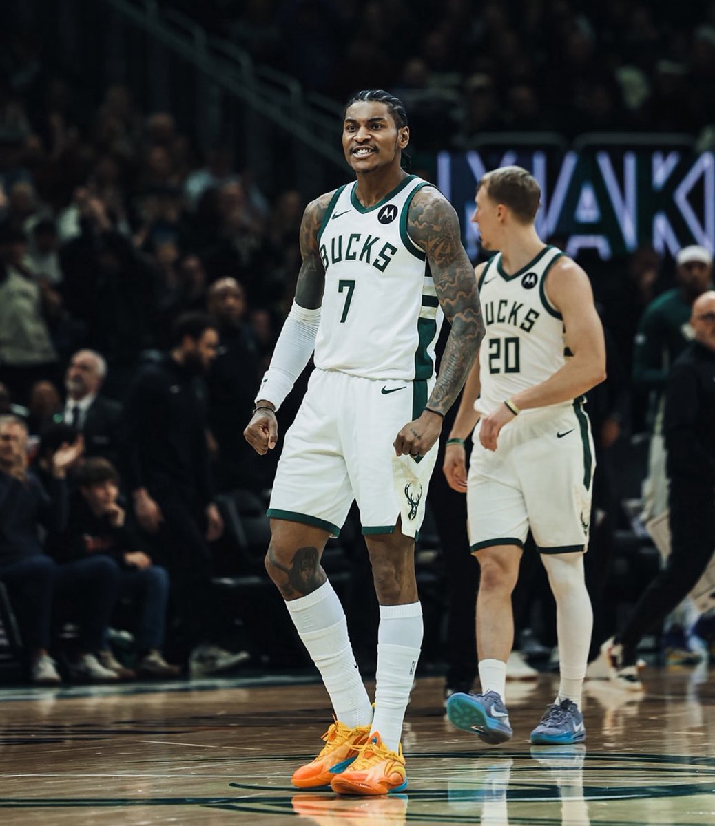 TheLeadSM's tweet photo. Kevin Porter Jr. so far in February: 

- 21.9 PPG 
- 7.9 APG 
- 5.4 RPG 
- 2.7 SPG (1st in NBA)
- 61% TS%

The Bucks are 7-2 over that span 😳 https://t.co/s5cVIxKC3O