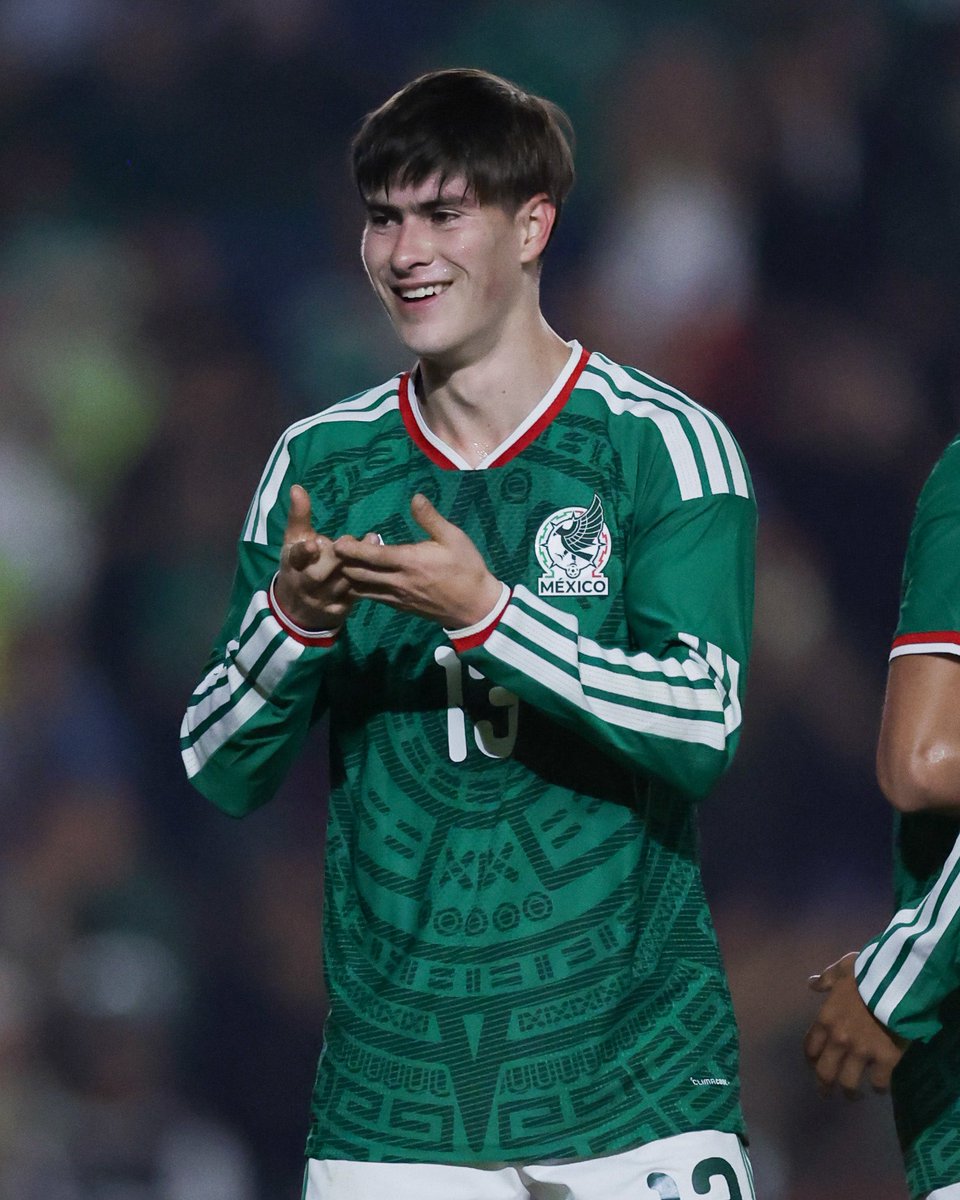 ChivasEN_'s tweet photo. 🇲🇽 MEXICAN BALLERS. 

#RojiblancosDeSelección 🐐 https://t.co/h0foLlUTb9
