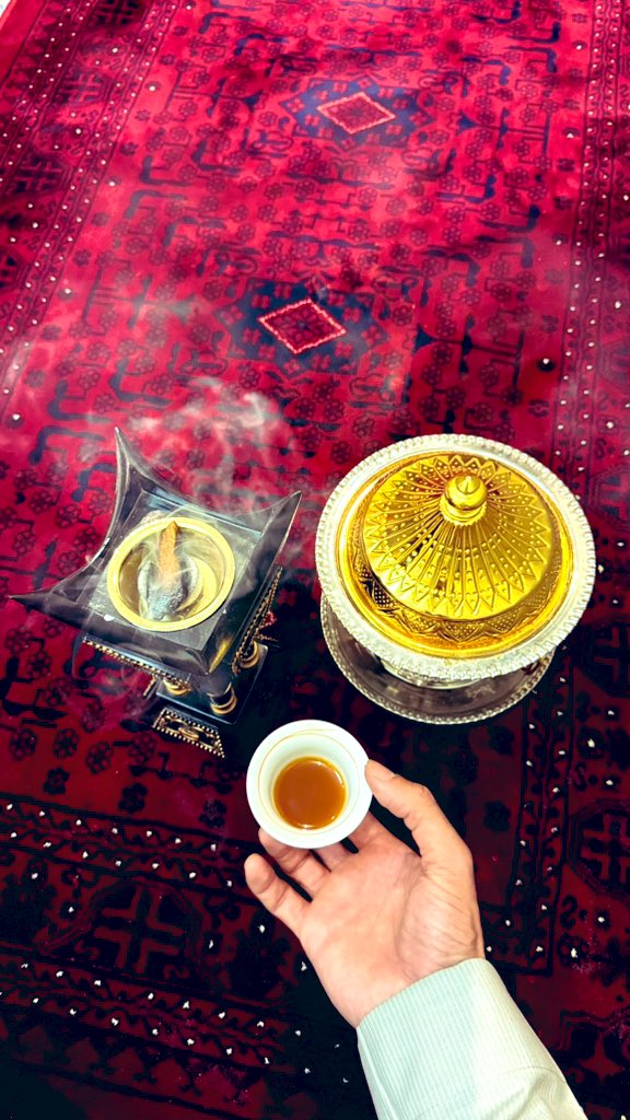 _4tami's tweet photo. كنت احسب الطيب كسّاب القلوب
واثر بعض الطيب ، يورّث لك حسد https://t.co/XAlhtO0x6q