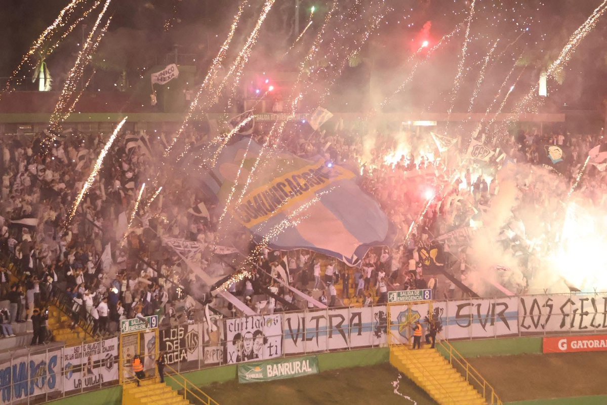 ¡Que no les quepa la menor duda de cuál es la afición más grande de todo el país! ¡Aguante la gloriosa <a href="/VltraSvrOficial/">VLTRA SVR 1997</a>! 🏳️🏴🤍👻