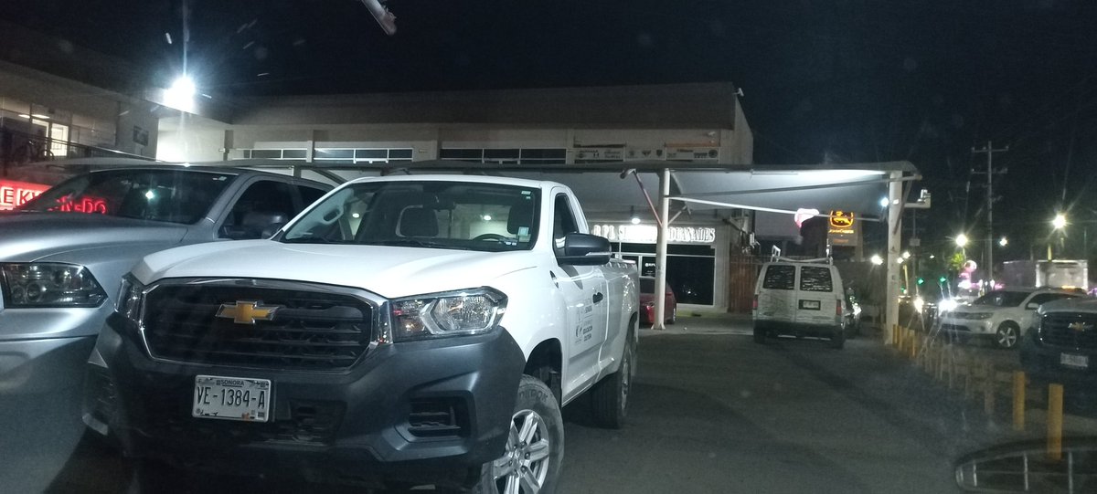 _Javier_Amaral's tweet photo. @buengobiernoson @AlfonsoDurazo @FroylanGamezG  vehículo de @SECSonora ha sido utilizado en forma particular para transportar muebles a una oficina de Alcohólicos Anónimos en Blvd. García Morales, edificio Puerta del Sol, a un costado del Oxxo Quinta Emilia. https://t.co/urx8BliSf7