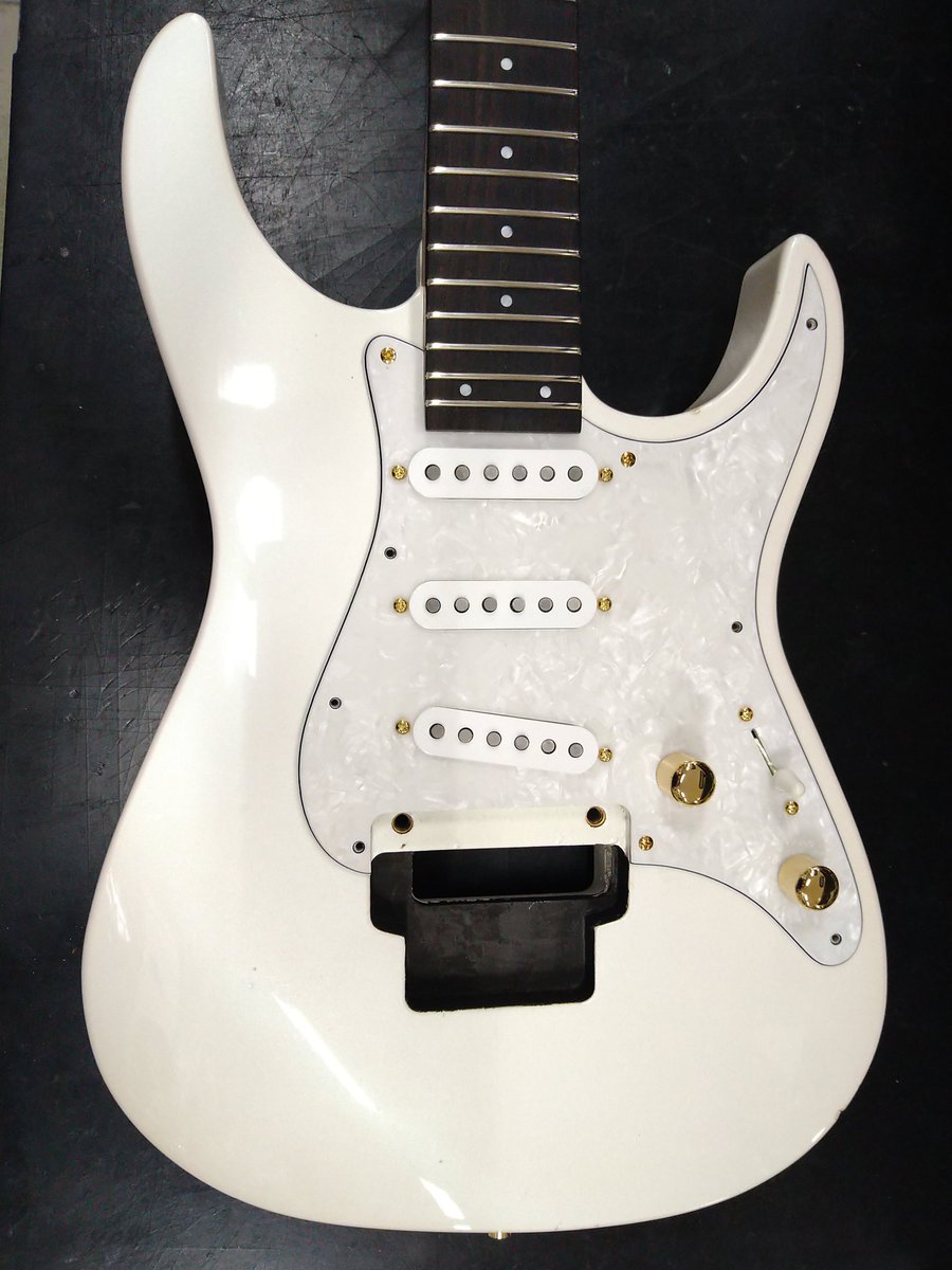 今日音が出せちゃうんじゃないだろうか🥰

1万5千円のギターに手入れすぎ😂