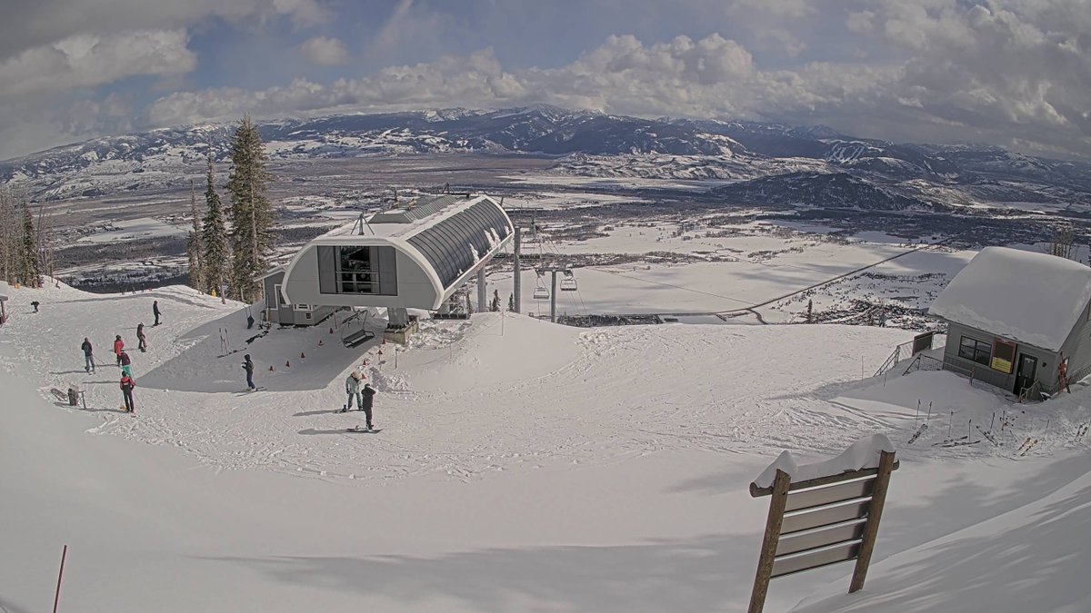 OnTheSnow tweet media