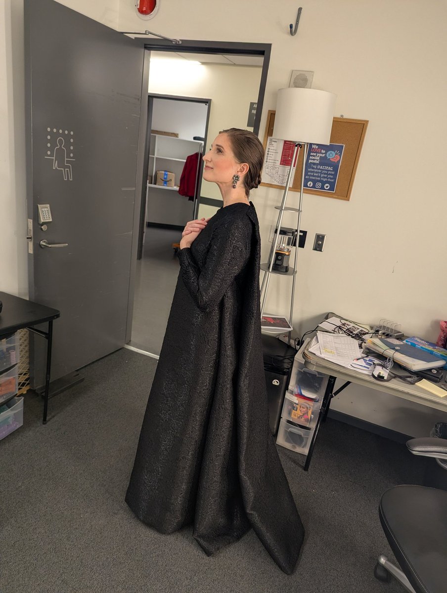 katieotten13's tweet photo. Final dress rehearsal for Don Carlo with @TheDallasOpera ☺️👑
More info: https://t.co/d13LtKjQoY
#theatre #opera #doncarlo #dallasopera https://t.co/lrHrL2DD6X