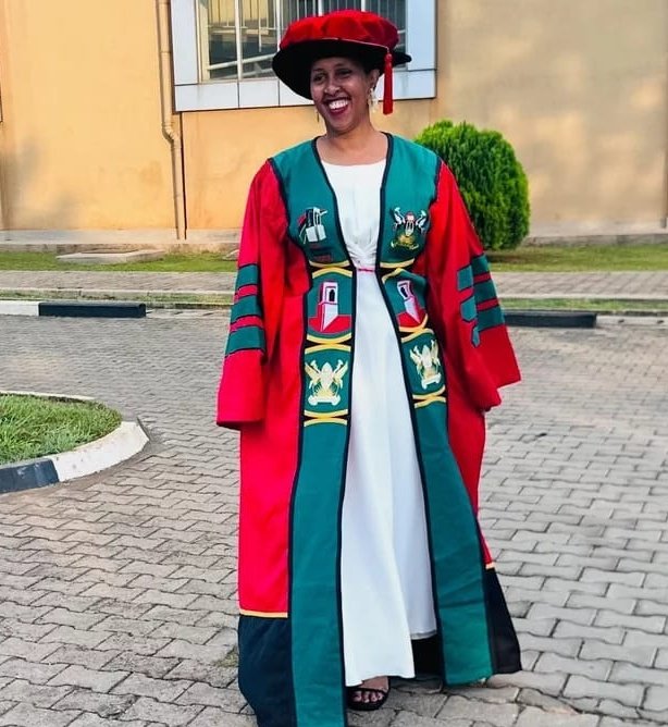 rkalyes1's tweet photo. 🎓 The medical doctors are increasingly making Slay Queens run out of excuses!
👉 Beauty and Brains are not mutually exclusive!
✨ CongratulationsDr @PeaceBagasha 🎉👏

👉 Kidney Health is in a better place because of you!
@valerie_luyckx 
@Ug_kidneyf 
@MulagoReferral 
@graekan https://t.co/res71UbjmG