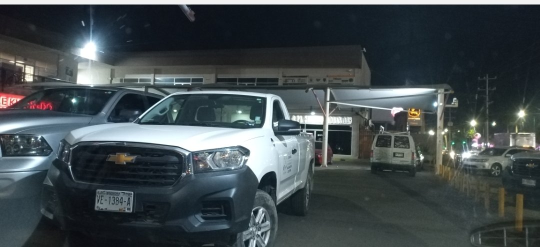 _Javier_Amaral's tweet photo. Este vehículo se mueve en horas inhabiles y el personal que lo usa es para asistir a reuniones a esas oficinas AA. ¿Se vale usar un vehículo oficial para uso y goce personal? @AlfonsoDurazo @buengobiernoson @FroylanGamezG @SECSonora @juanczuniga @ProyectoPuente @Jorge_MoralesB https://t.co/TvdzJpFoHB